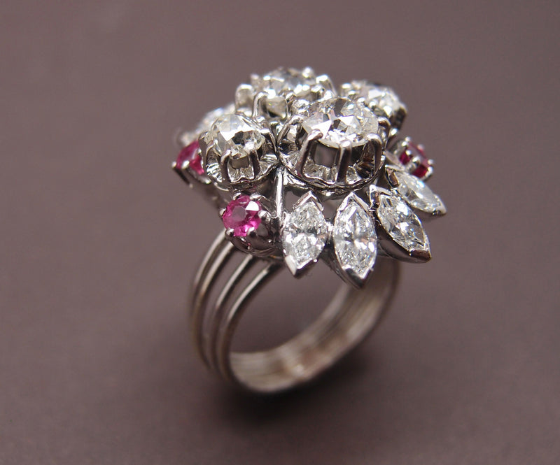 Bague "cocktail" diamants 2.5 cts et rubis vers 1950