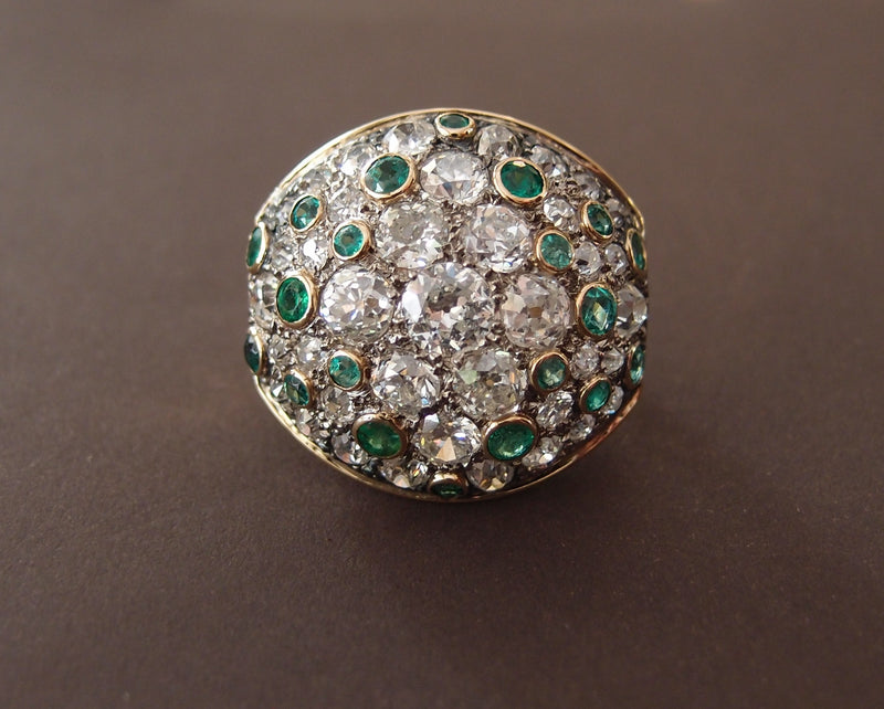 Bague "'Dome" or,platine,diamants et emeraudes