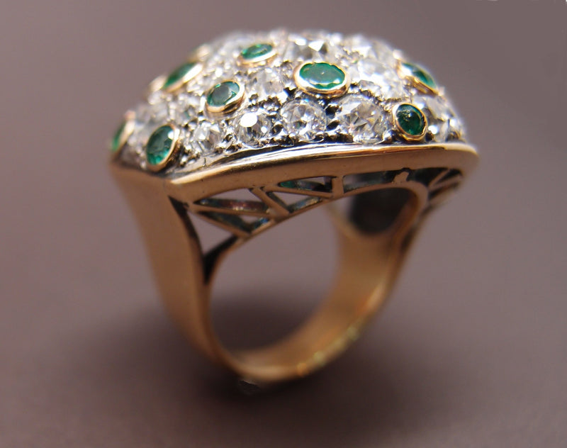 Bague "'Dome" or,platine,diamants et emeraudes