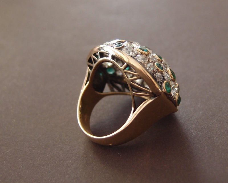 Bague "'Dome" or,platine,diamants et emeraudes