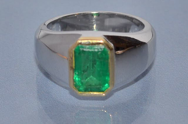 Bague Emeraude jonc or blanc