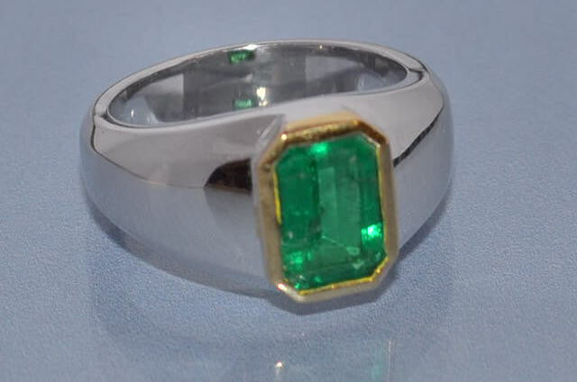 Bague Emeraude jonc or blanc