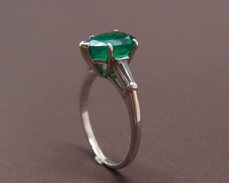 Bague Emeraude poire sur Platine avec tapers