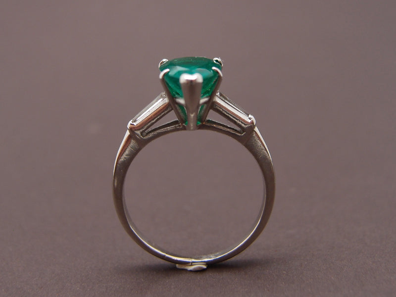 Bague Emeraude poire sur Platine avec tapers
