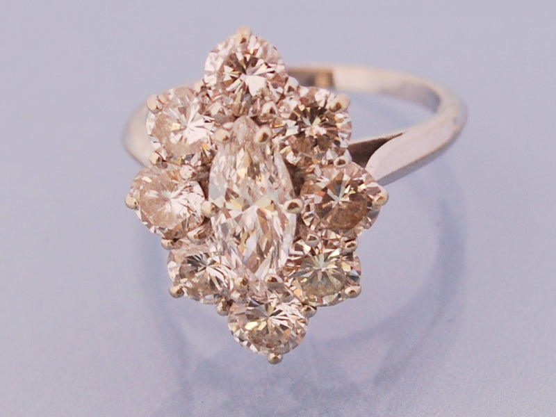 Bague or et diamant navette