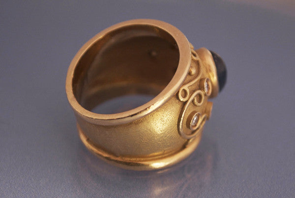 Bague or jaune diamants saphir