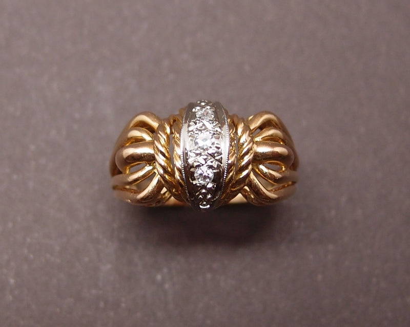 Bague or jaune, platine et diamants vers 1950