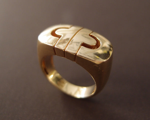 Bague or jaune signée Bulgari, modèle Parentesi