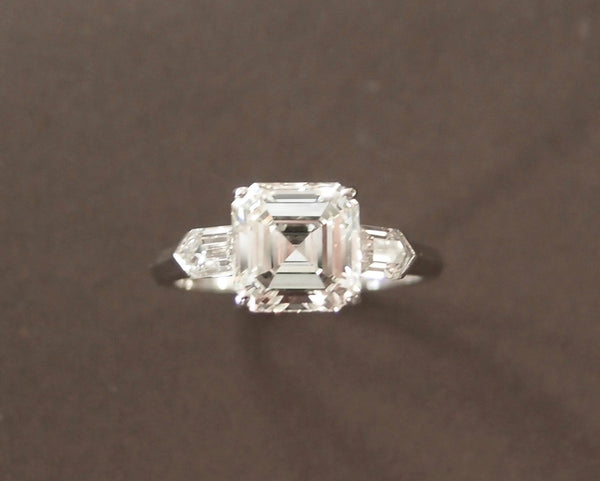 Bague Platine avec Diamant Carré pans coupés de 2.21 ct I/VS2