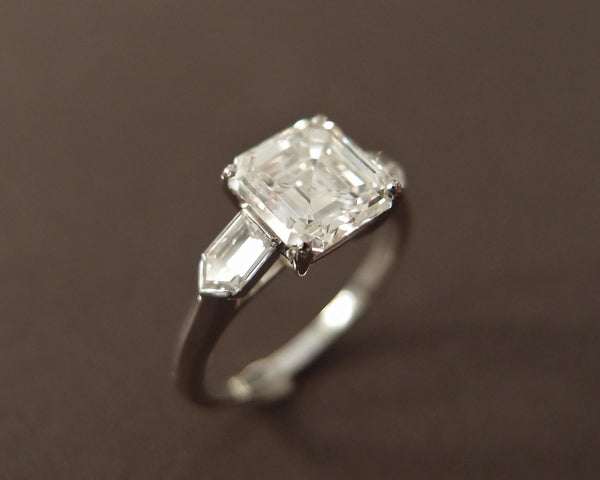 Bague Platine avec Diamant Carré pans coupés de 2.21 ct I/VS2