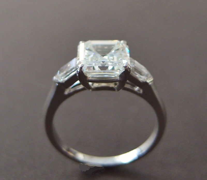 Bague Platine avec Diamant Carré pans coupés de 2.21 ct I/VS2