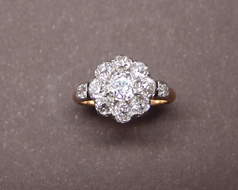 Bague "pompadour" diamants or et platine