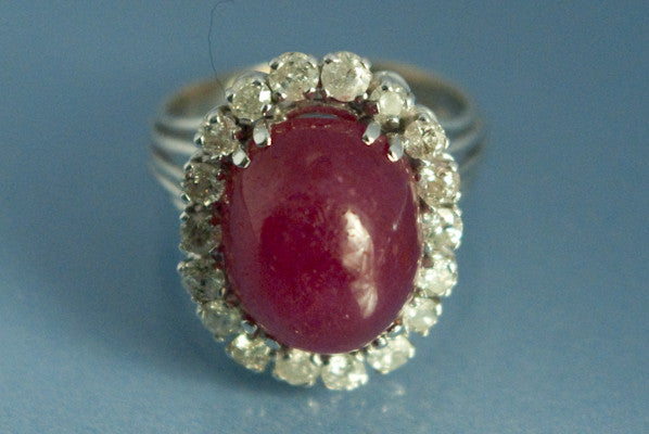 Bague Rubis Cabochon et Diamants