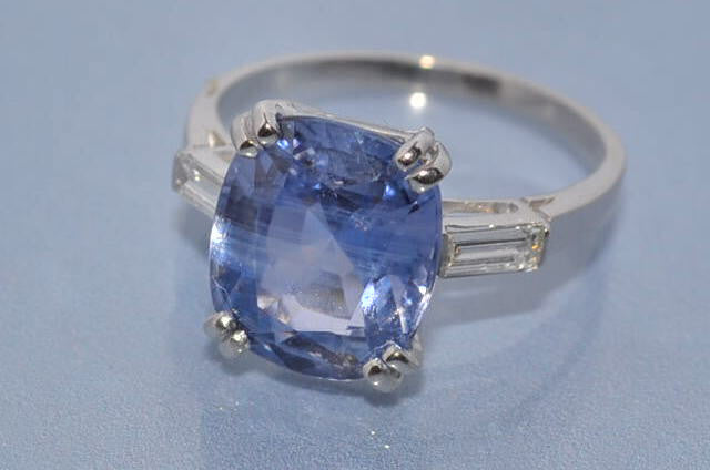 Bague saphir coussin 6,15 carat ceylan naturel