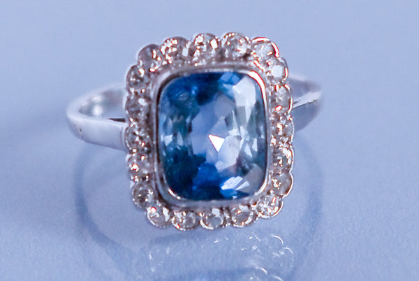 Bague saphir, coussin et diamants