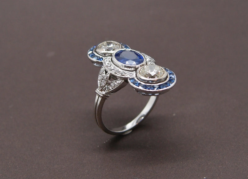 Bague Saphir , diamants et saphirs calibrés