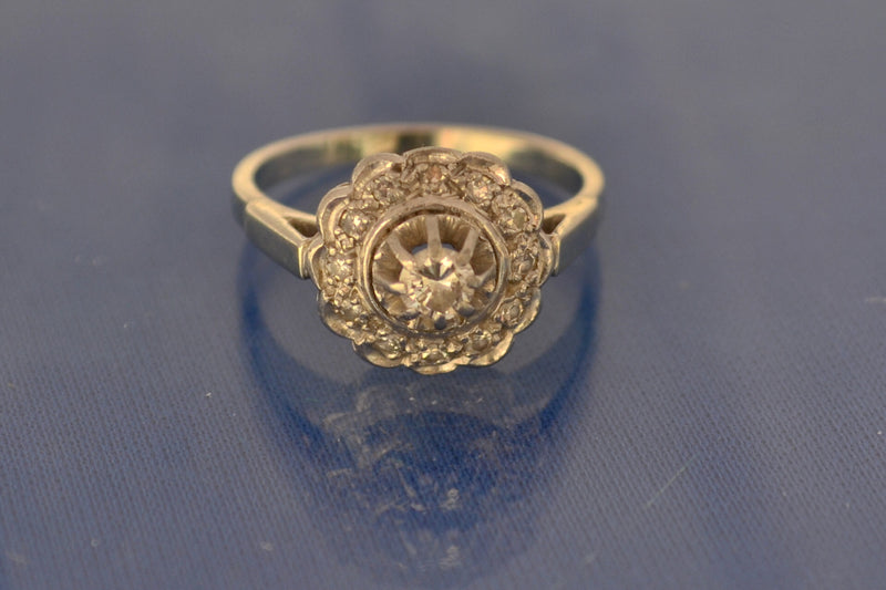 Bague Style Marguerite, Anciennen Or et Diamants