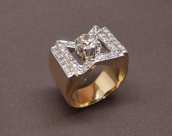 Bague Tank vers 1940 or 18 cts et platine avec diamant pricipal de 0.6 ct