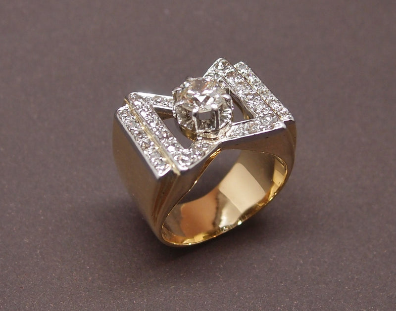 Bague Tank vers 1940 or 18 cts et platine avec diamant pricipal de 0.6 ct