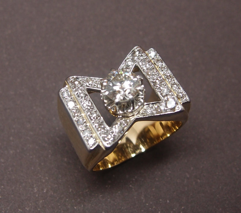 Bague Tank vers 1940 or 18 cts et platine avec diamant pricipal de 0.6 ct