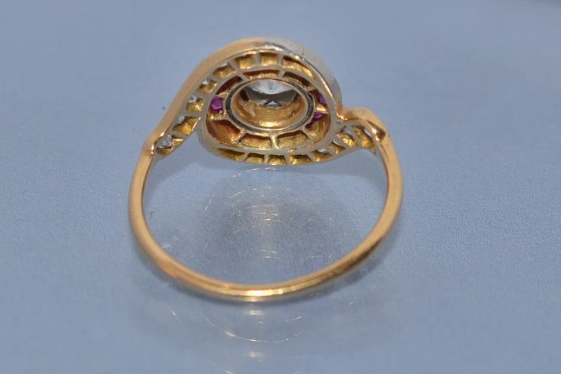 Bague Tourbillon diamants rubis et or 18 carats
