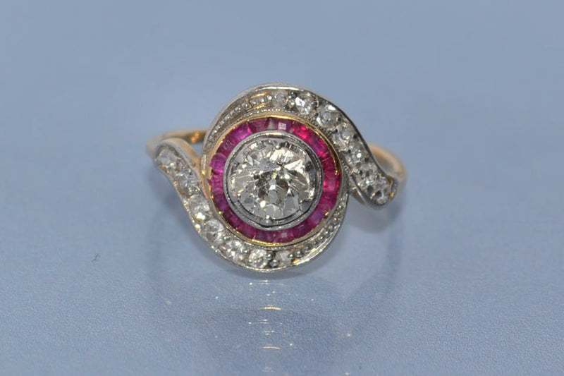 Bague Tourbillon diamants rubis et or 18 carats