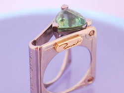 Bague tourmaline verte en forme de livre en Or 18 carat "Benoit