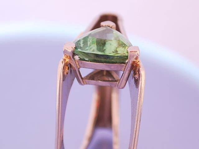 Bague tourmaline verte en forme de livre en Or 18 carat "Benoit