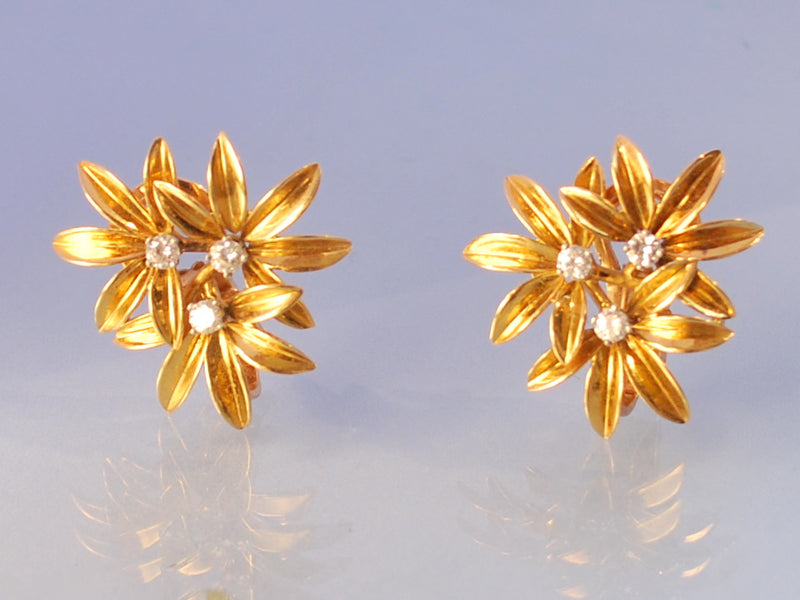 Boucles d oreille signées "BIRKS" en or jaune