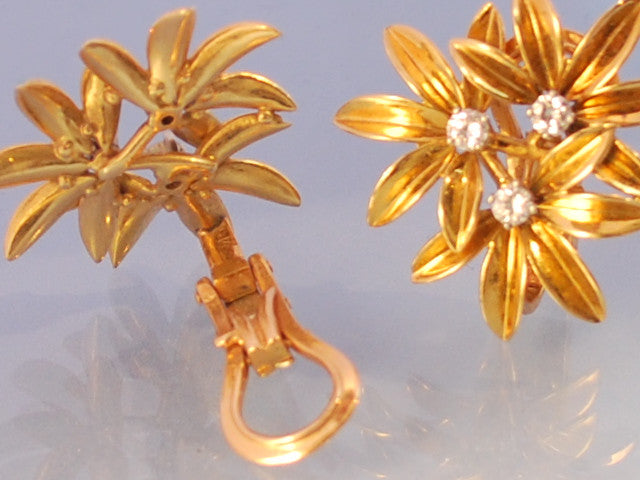 Boucles d oreille signées "BIRKS" en or jaune