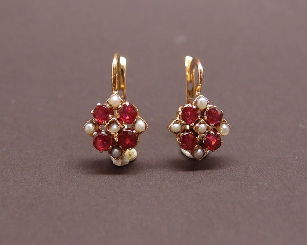 Boucles d'oreilles dormeuses rubis et demi perles fines