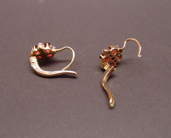 Boucles d'oreilles dormeuses rubis et demi perles fines