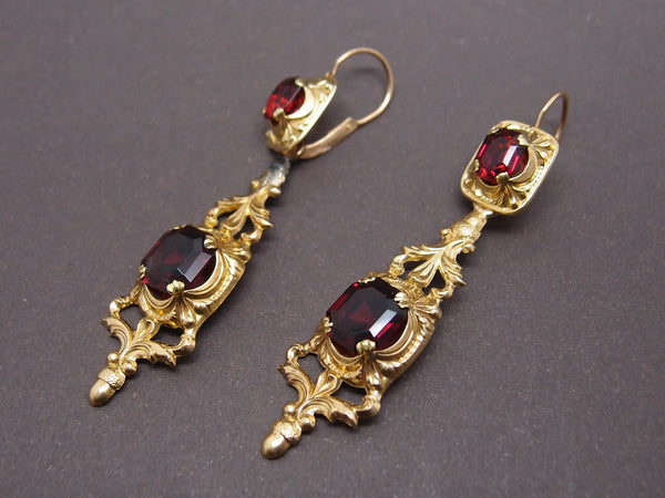 Boucles d'oreilles pendantes or et grenats Fin 19ème