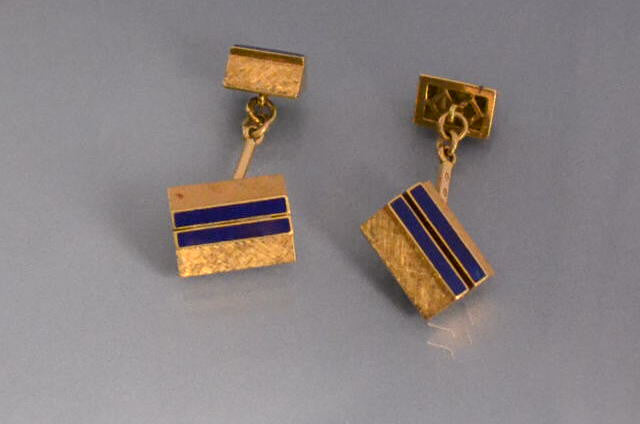 Boutons de manchette anciens