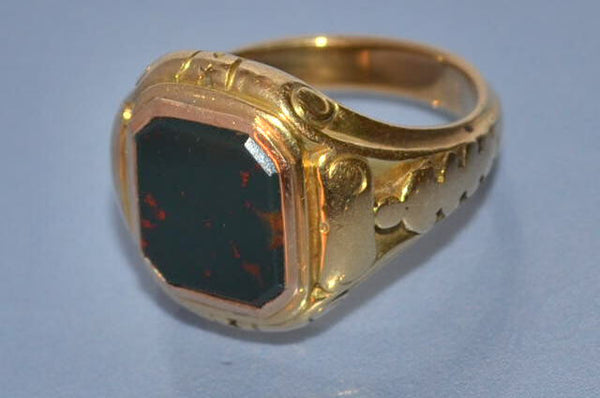 Chevalière anciène bague poison