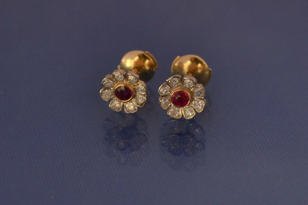 Clous D'oreilles Fleur Rubis et Diamants