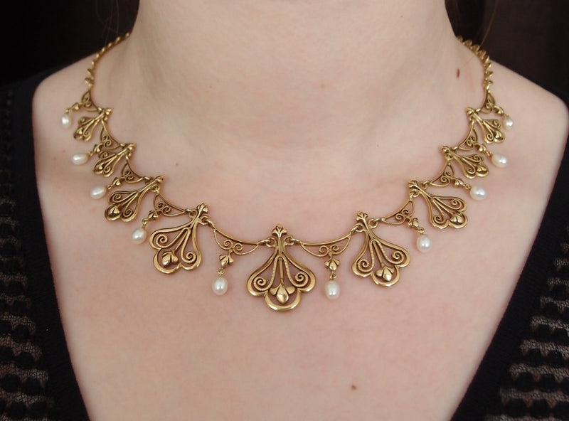 Collier "Draperie" or et perles vers 1900