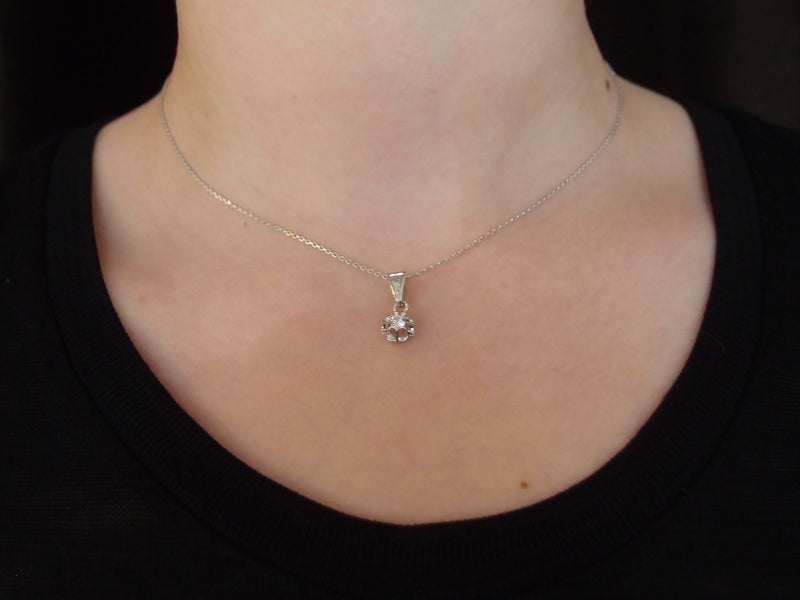 collier pendentif or gris et diamant 0.15 ct