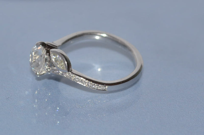 Création "Benoit joaillier" bague diamant 1,1 carat et or 18 carats