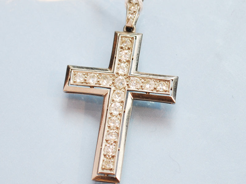 Croix en diamants et or 18 carats