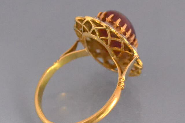 marguerite rubis cabochon et diamants