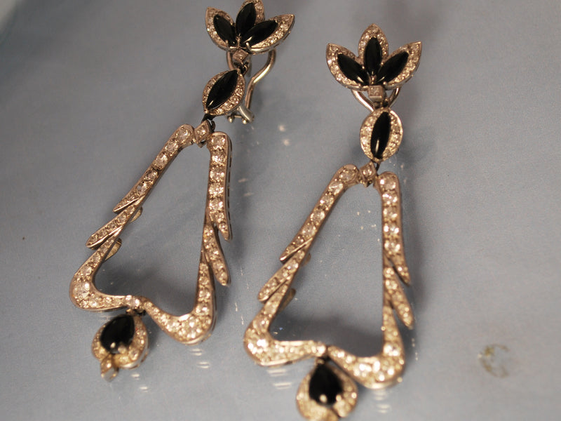 Paire de boucles d'oreille or, diamants et onyx