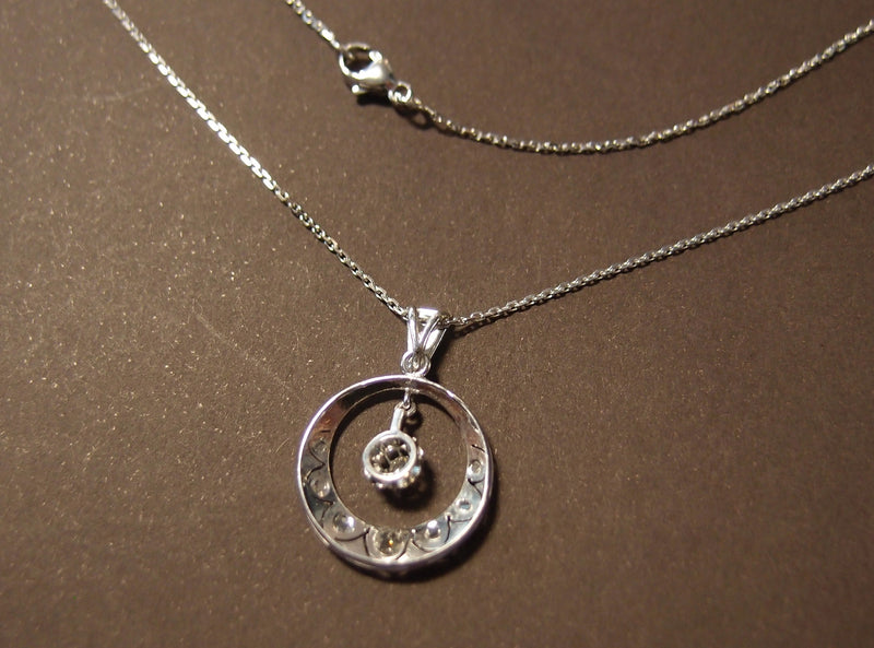 Pendentif Art Déco or gris , platine et diamants