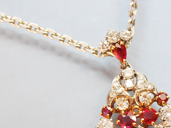 Pendentif or blanc, diamants et rubis