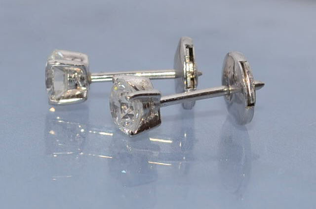 Puce d'oreille diamants 1 carat