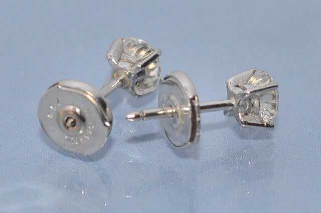 Puce d'oreille diamants 1 carat