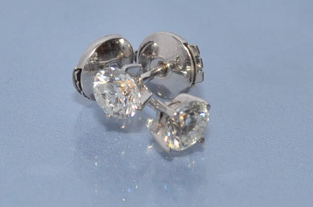 Puce d'oreille diamants 1 carat