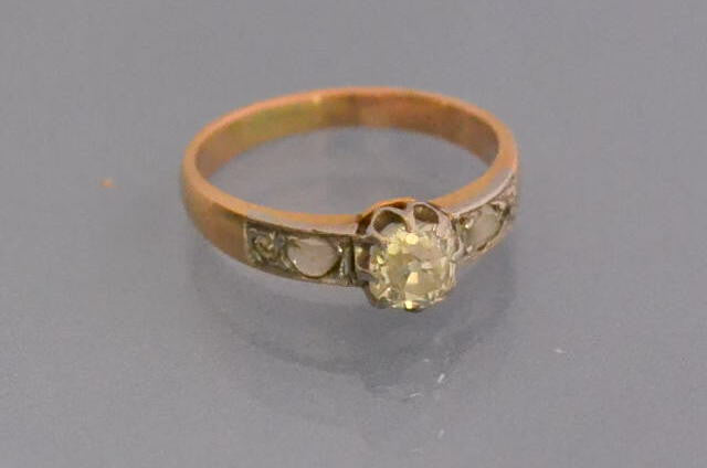 Solitaire ancien en diamants et or