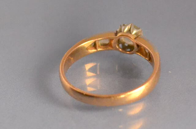 Solitaire ancien en diamants et or